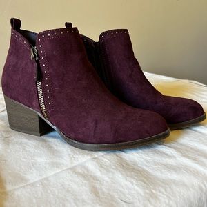 Women’s Sonoma Studded Ankle booties size 9 Wine/Burgundy
